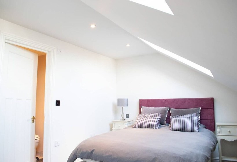 Stylish & Stunning 5 Bed House In Clapham South