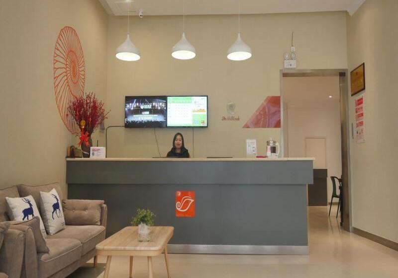 Otel Shell Xinxiang Weibin District Railway Station Department Store