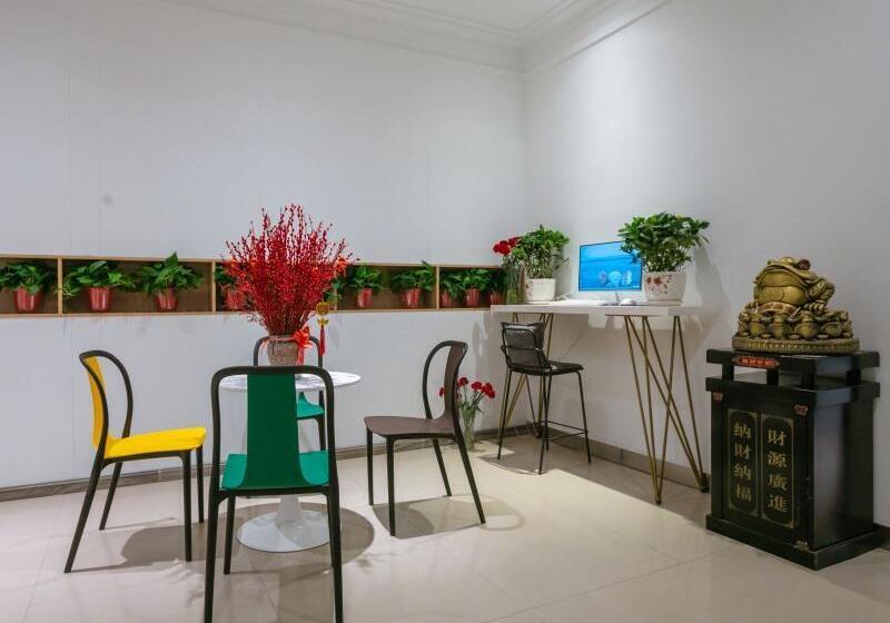 Otel Shell Xinxiang Weibin District Railway Station Department Store