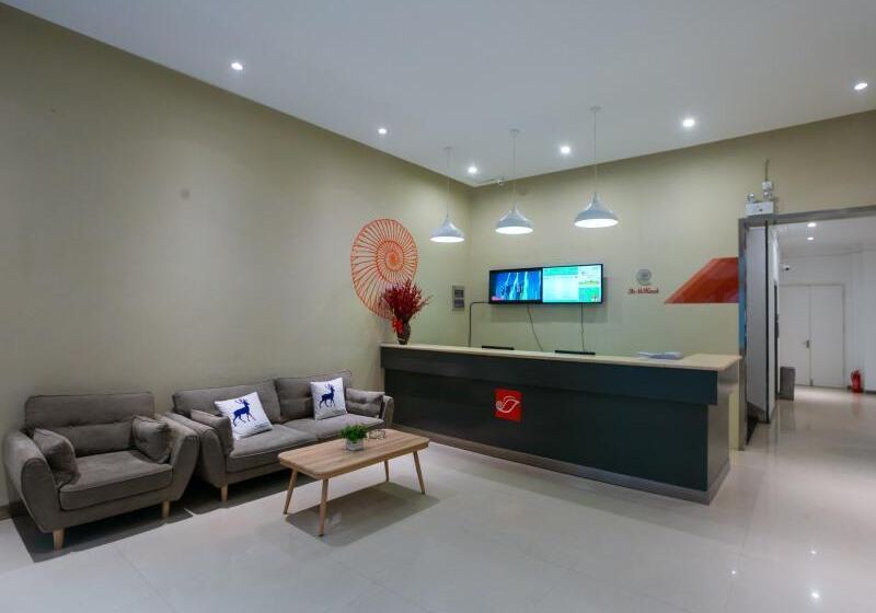 Otel Shell Xinxiang Weibin District Railway Station Department Store