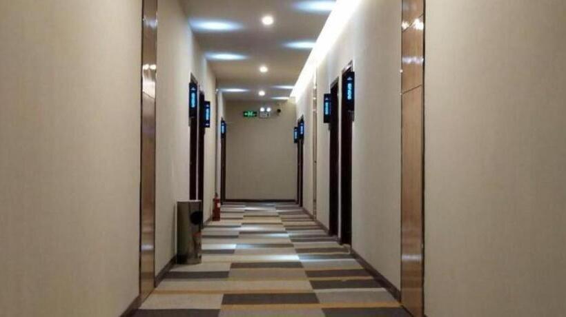 Otel Shell Xinxiang Weibin District Railway Station Department Store