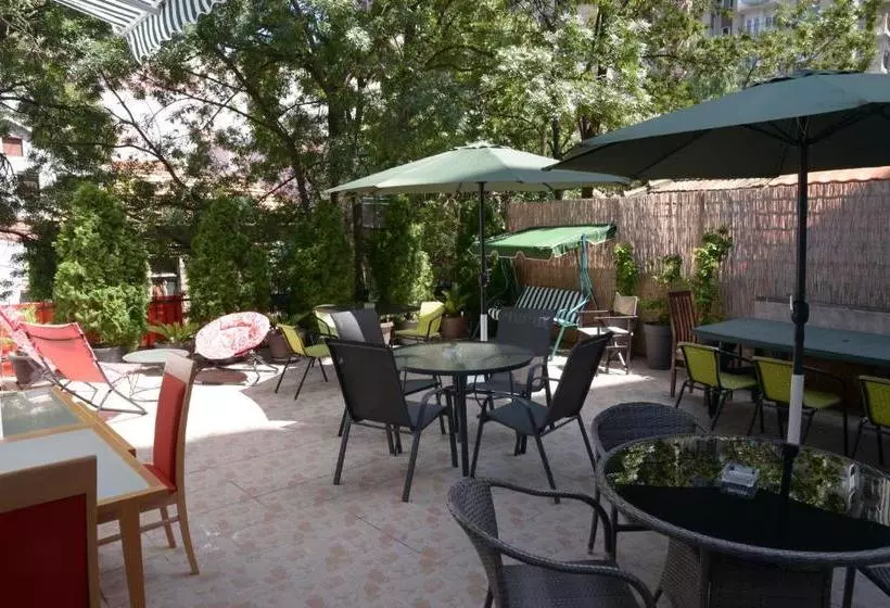تختخواب و صبحانه Guest House Golden Coin