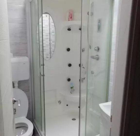 تختخواب و صبحانه Guest House Golden Coin