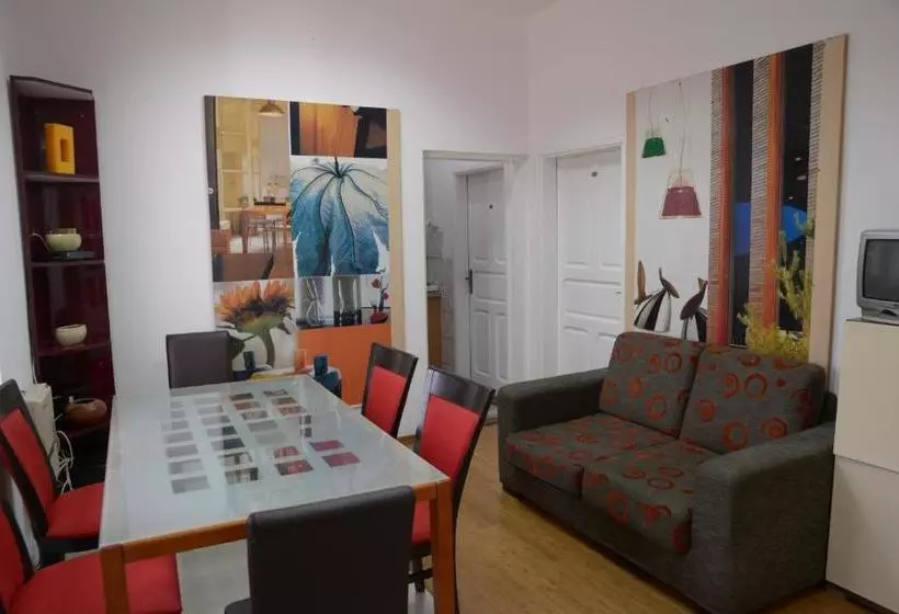 تختخواب و صبحانه Guest House Golden Coin