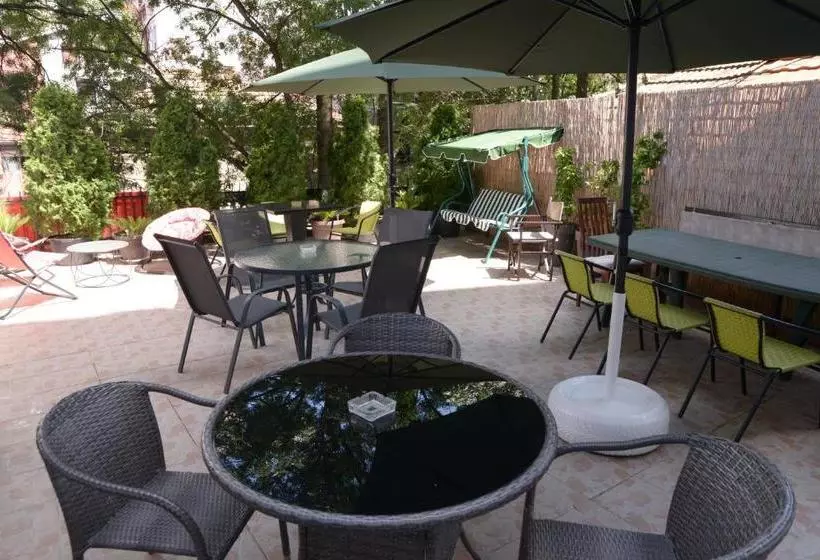 تختخواب و صبحانه Guest House Golden Coin