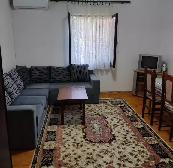 پانسیون Topholiday