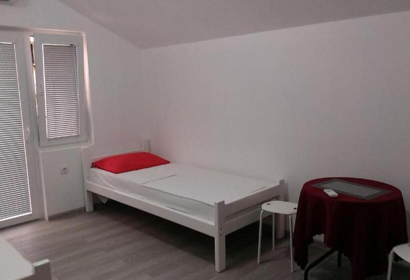 پانسیون Topholiday