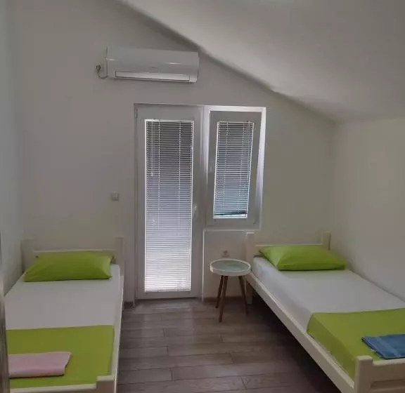 پانسیون Topholiday