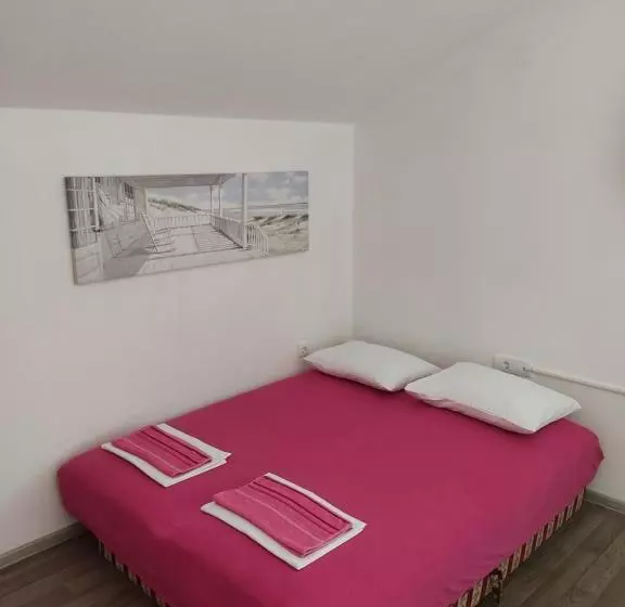 پانسیون Topholiday