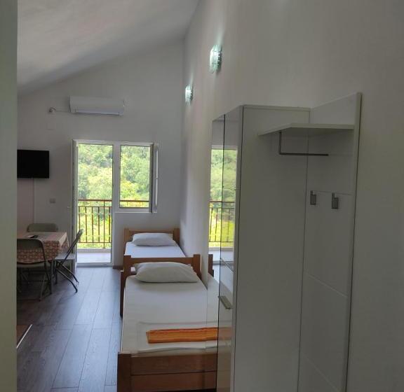 پانسیون Topholiday