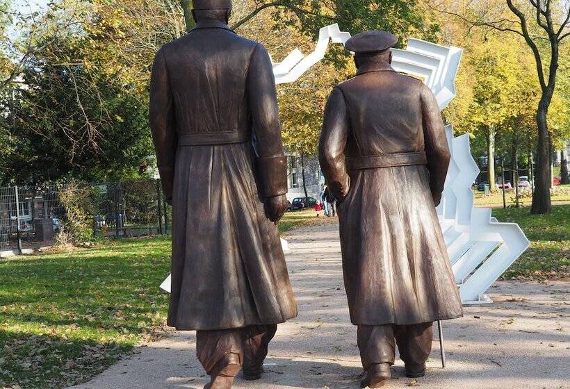 בית מלון כפרי Ibis Calais Car Ferry