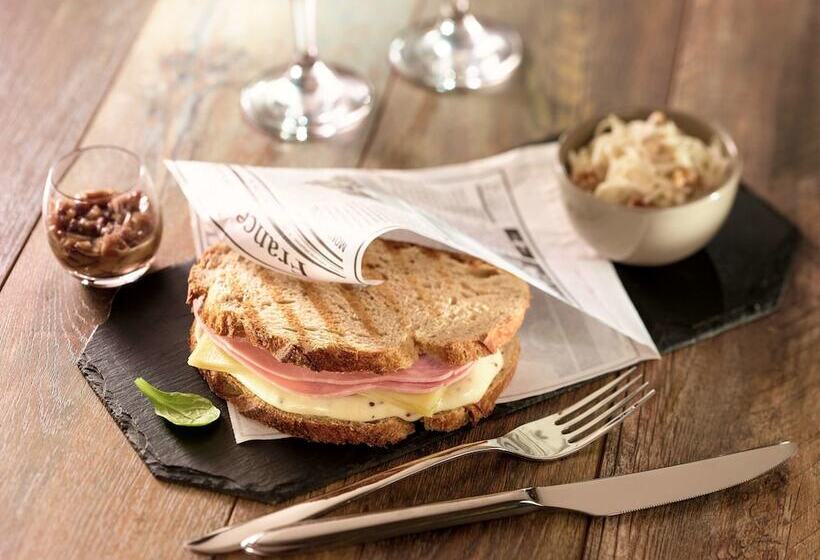 בית מלון כפרי Ibis Calais Car Ferry