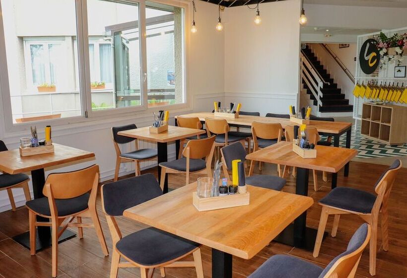 בית מלון כפרי Ibis Calais Car Ferry