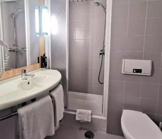 Отель Ibis Leiria Fatima