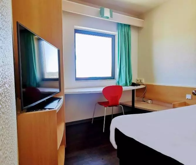 Отель Ibis Leiria Fatima