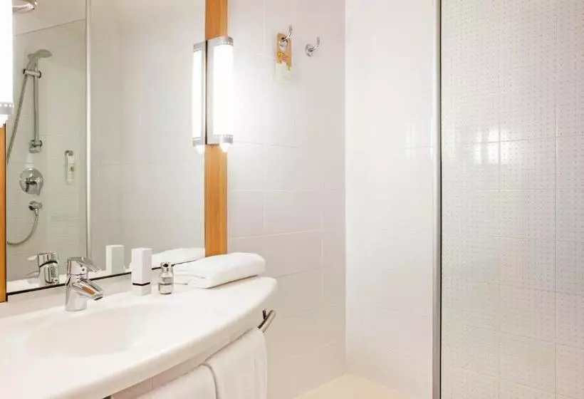 Отель Ibis Leiria Fatima