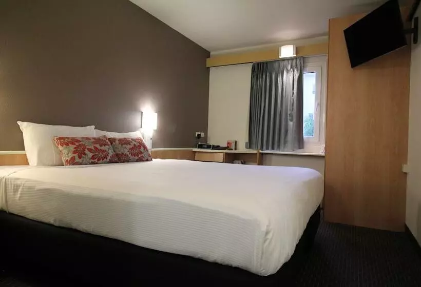 Отель Ibis Newcastle
