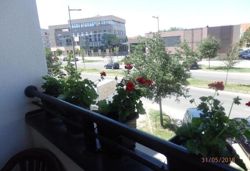 هاستل Apartment Erika