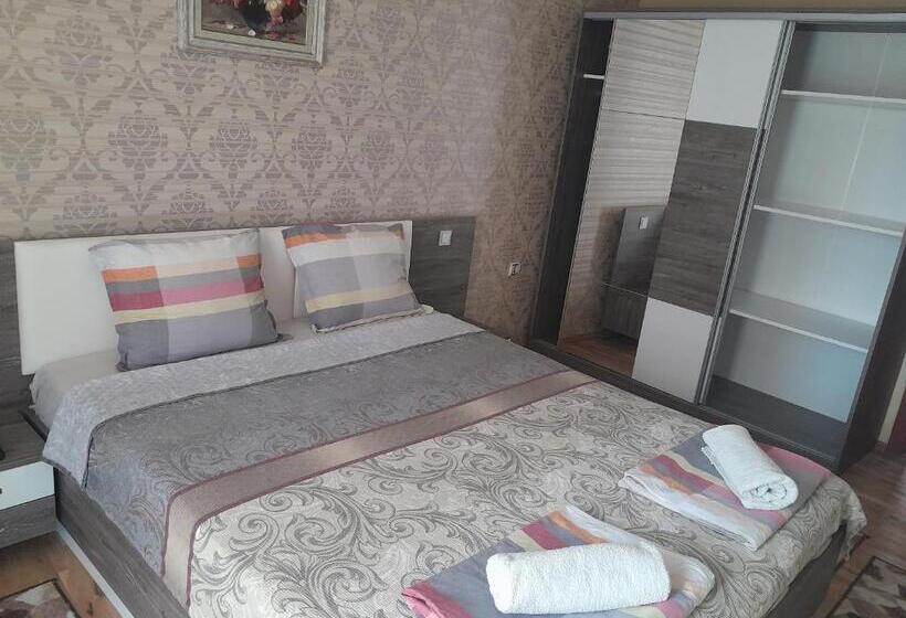 پانسیون стаи за гости анхиало