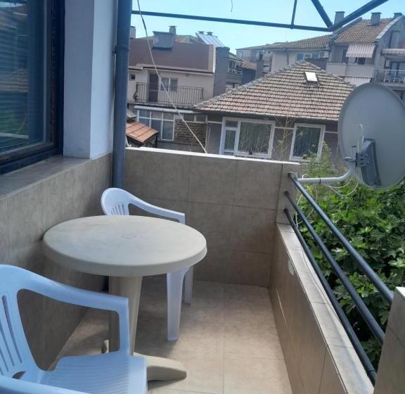 پانسیون стаи за гости анхиало