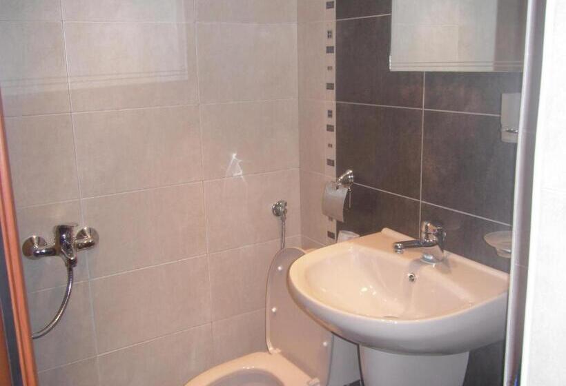 پانسیون стаи за гости анхиало