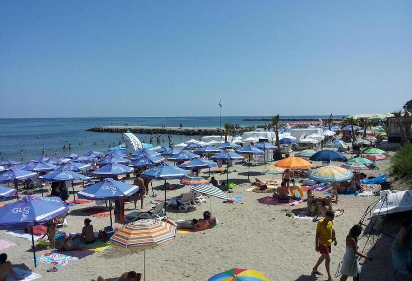 پانسیون стаи за гости анхиало