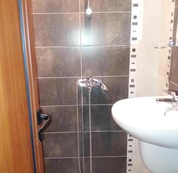 پانسیون стаи за гости анхиало