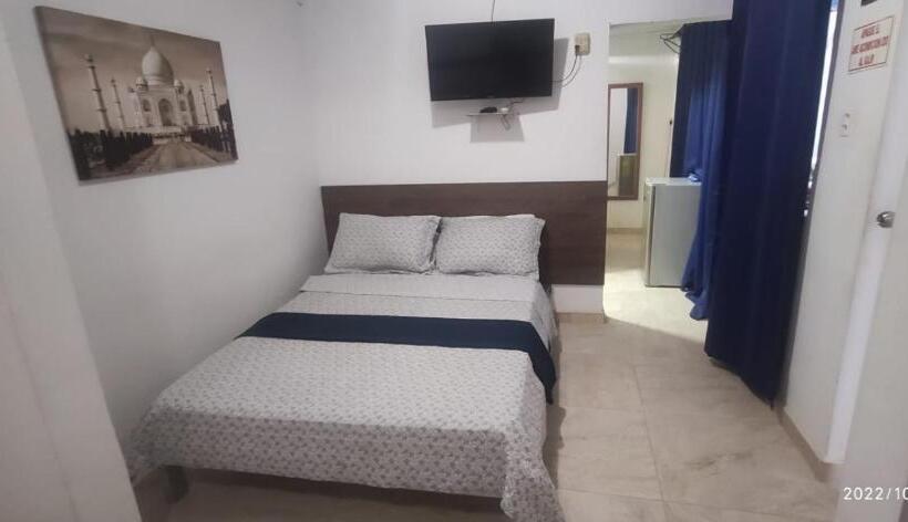پانسیون Hostal Poseidon Del Mar