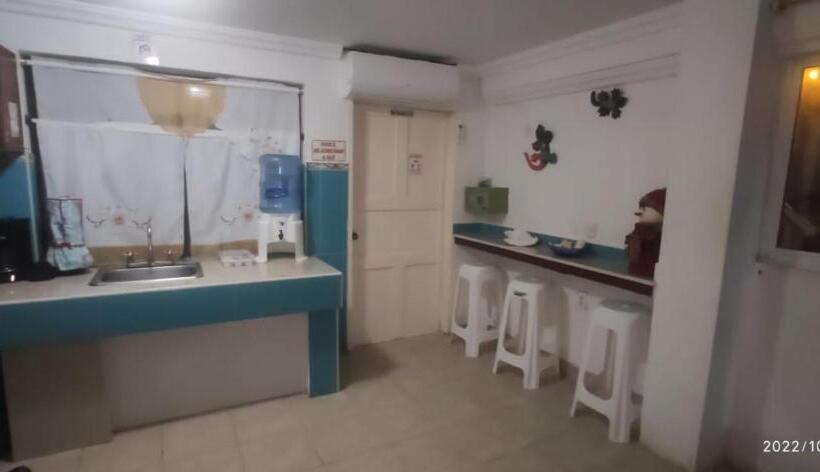 پانسیون Hostal Poseidon Del Mar