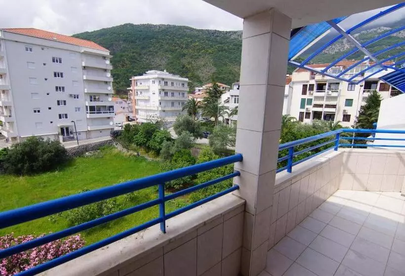 پانسیون Blue Palace Guest House