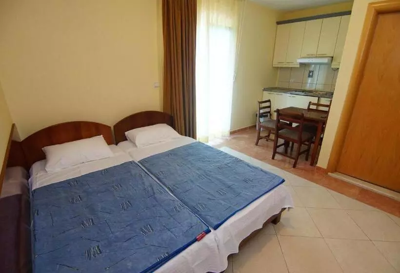 پانسیون Blue Palace Guest House