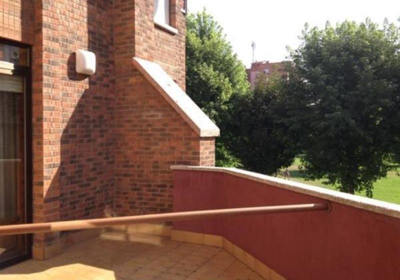 Aparthotel Puerta de León