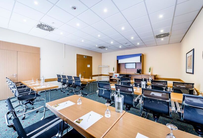 فندق Holiday Inn Express Dortmund, An Ihg