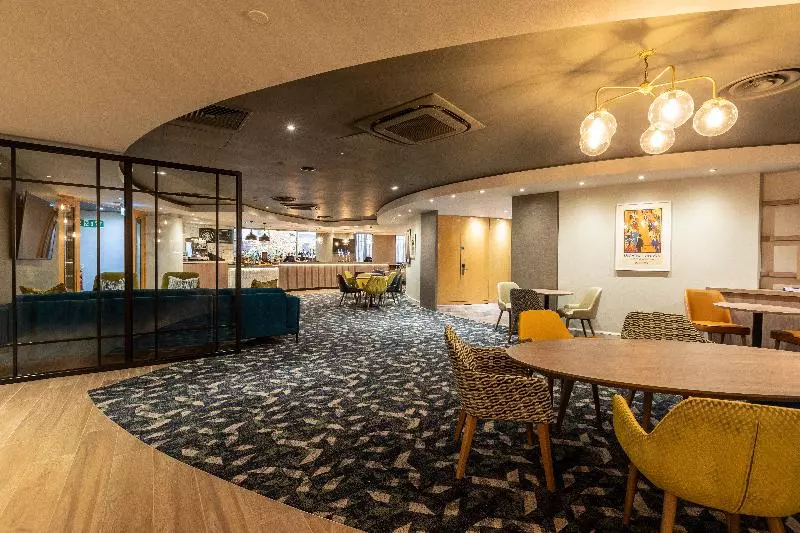 בית מלון כפרי Holiday Inn London Regent S Park, An Ihg