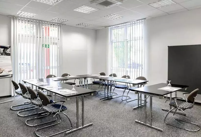 Отель Plaza Inn Regensburg