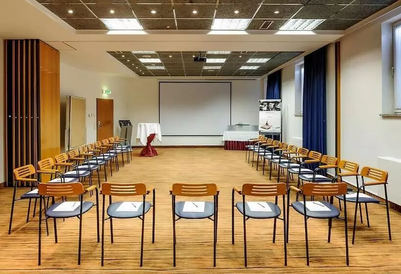 Отель Plaza Inn Regensburg