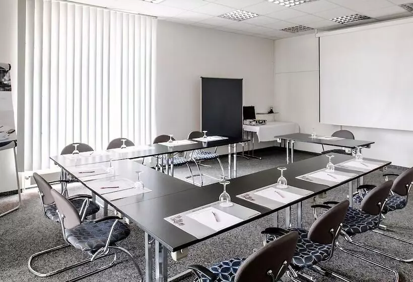 Отель Plaza Inn Regensburg