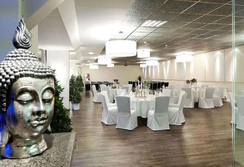 هتل Plaza Inn Regensburg