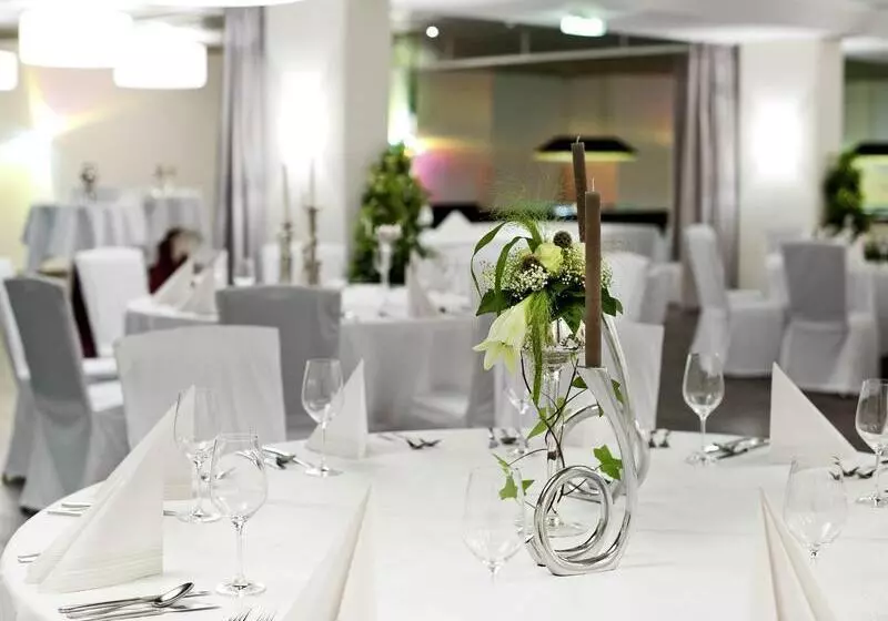 Отель Plaza Inn Regensburg