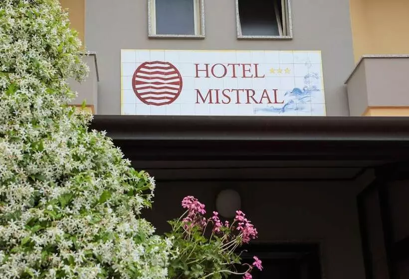 Отель Mistral