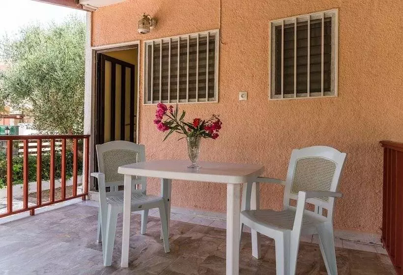 Roussa's Apartments