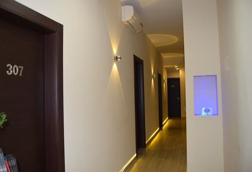 هتل B&b Metropolitan