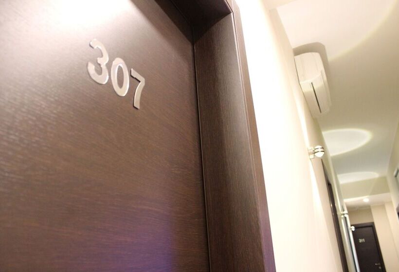 هتل B&b Metropolitan