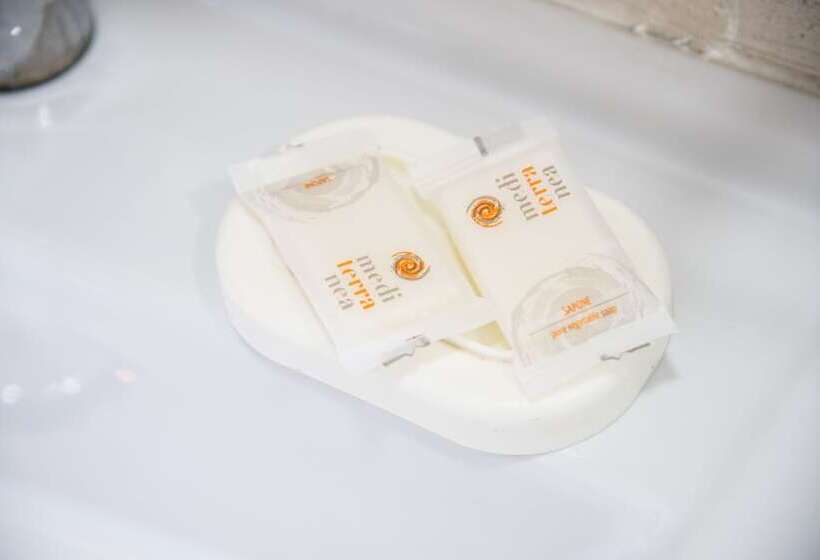 هتل B&b Metropolitan