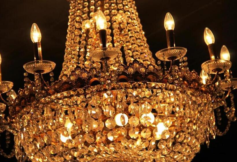 هتل Emmy Five Elements