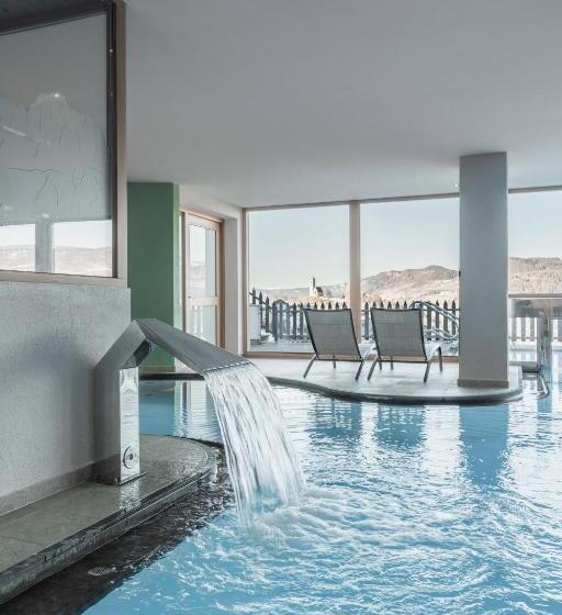 هتل Emmy Five Elements