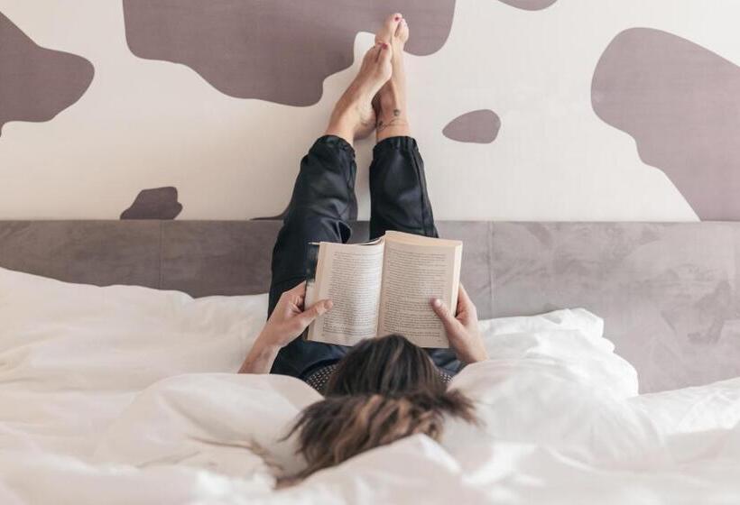 هتل Emmy Five Elements