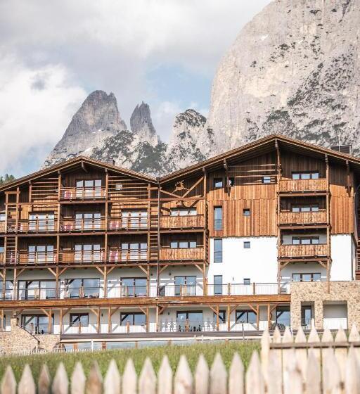 هتل Emmy Five Elements