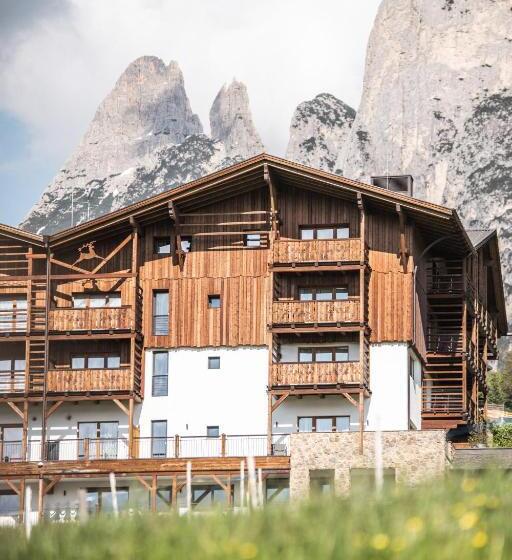 هتل Emmy Five Elements