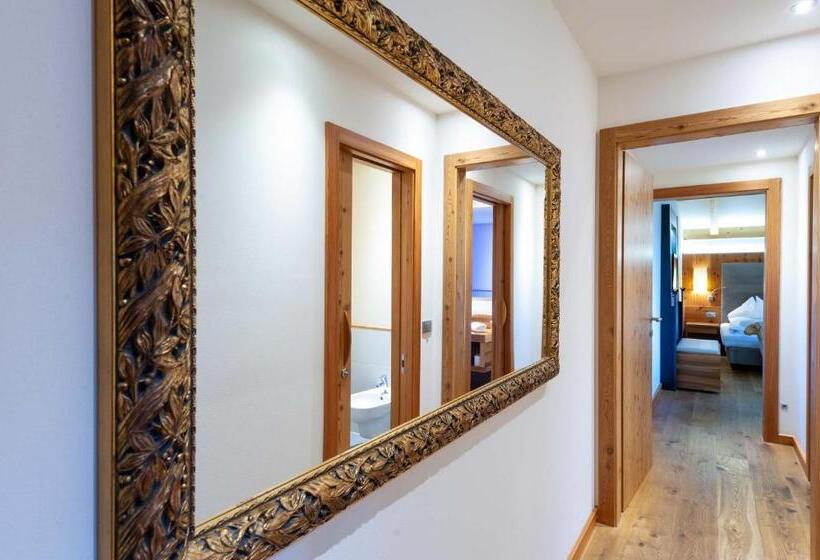 هتل Emmy Five Elements